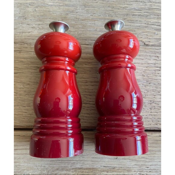 Le Creuset Petite Salt And Pepper Mill Set Cerise Cherry Red NEW - Picture 6 of 7